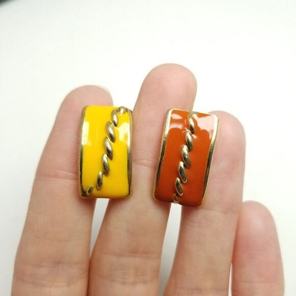 Vintage Funky Yellow and Orange Enamel Clip On Earrings, Rectangle, Retro Design - Picture 5 of 6